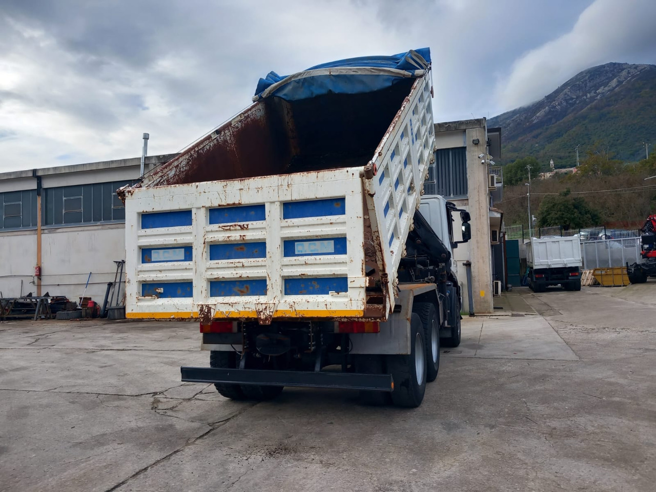 Camión grúa, Camión volquete IVECO TRAKKER 260T36: foto 6 Camión grúa, Camión volquete IVECO TRAKKER 260T36: foto 6