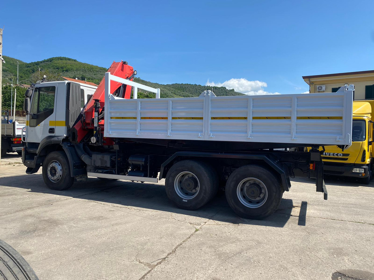 IVECO TRAKKER 260T36 - Camión grúa: foto 2 IVECO TRAKKER 260T36 - Camión grúa: foto 2