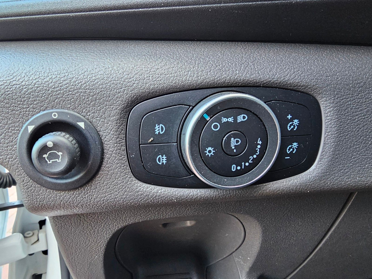 Furgoneta caja abierta, Furgoneta combi Ford Transit Pritsche 310 DoKa AHK Klima 7 Sitzer: foto 13 Furgoneta caja abierta, Furgoneta combi Ford Transit Pritsche 310 DoKa AHK Klima 7 Sitzer: foto 13