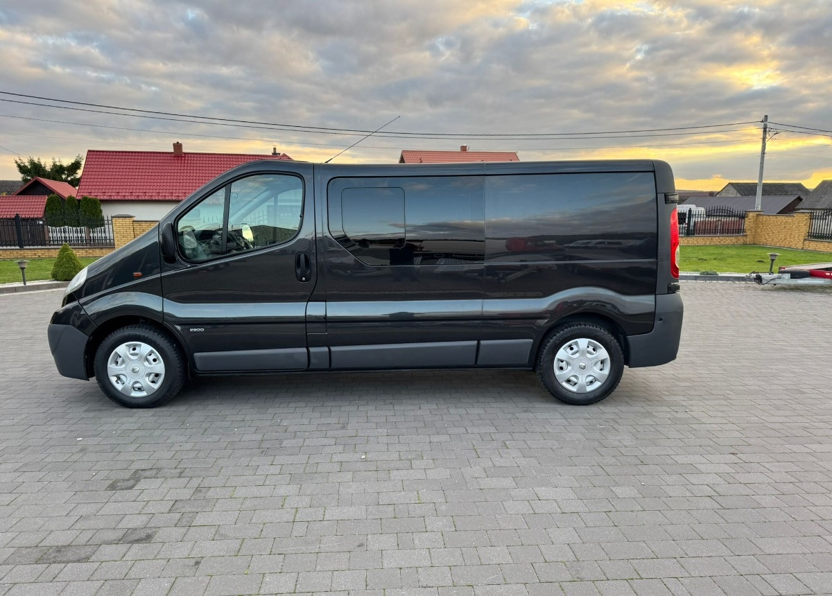 Opel Vivaro Doka Long 2.5 150 ps. L2 H1 - Furgoneta combi: foto 2 Opel Vivaro Doka Long 2.5 150 ps. L2 H1 - Furgoneta combi: foto 2