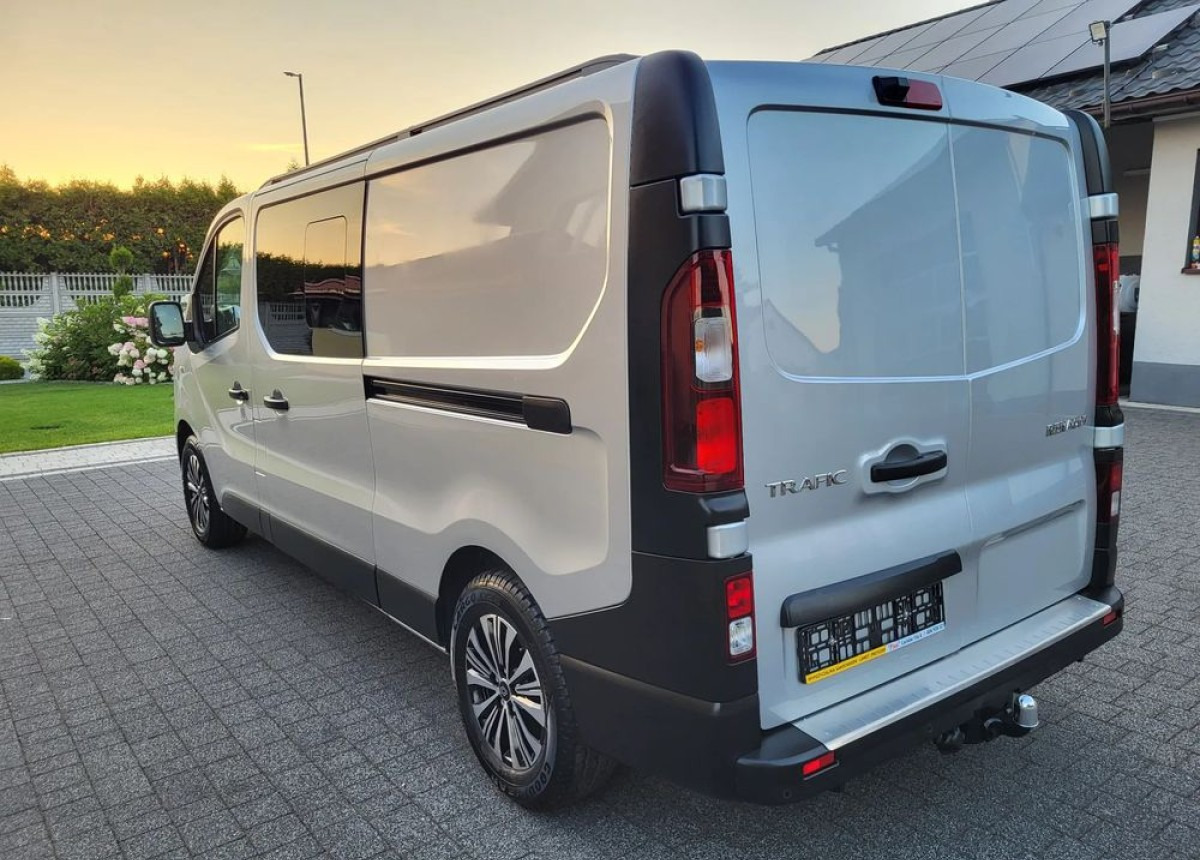Arrendamiento de Renault Trafic 2.0 Doka Renault Trafic 2.0 Doka: foto 8