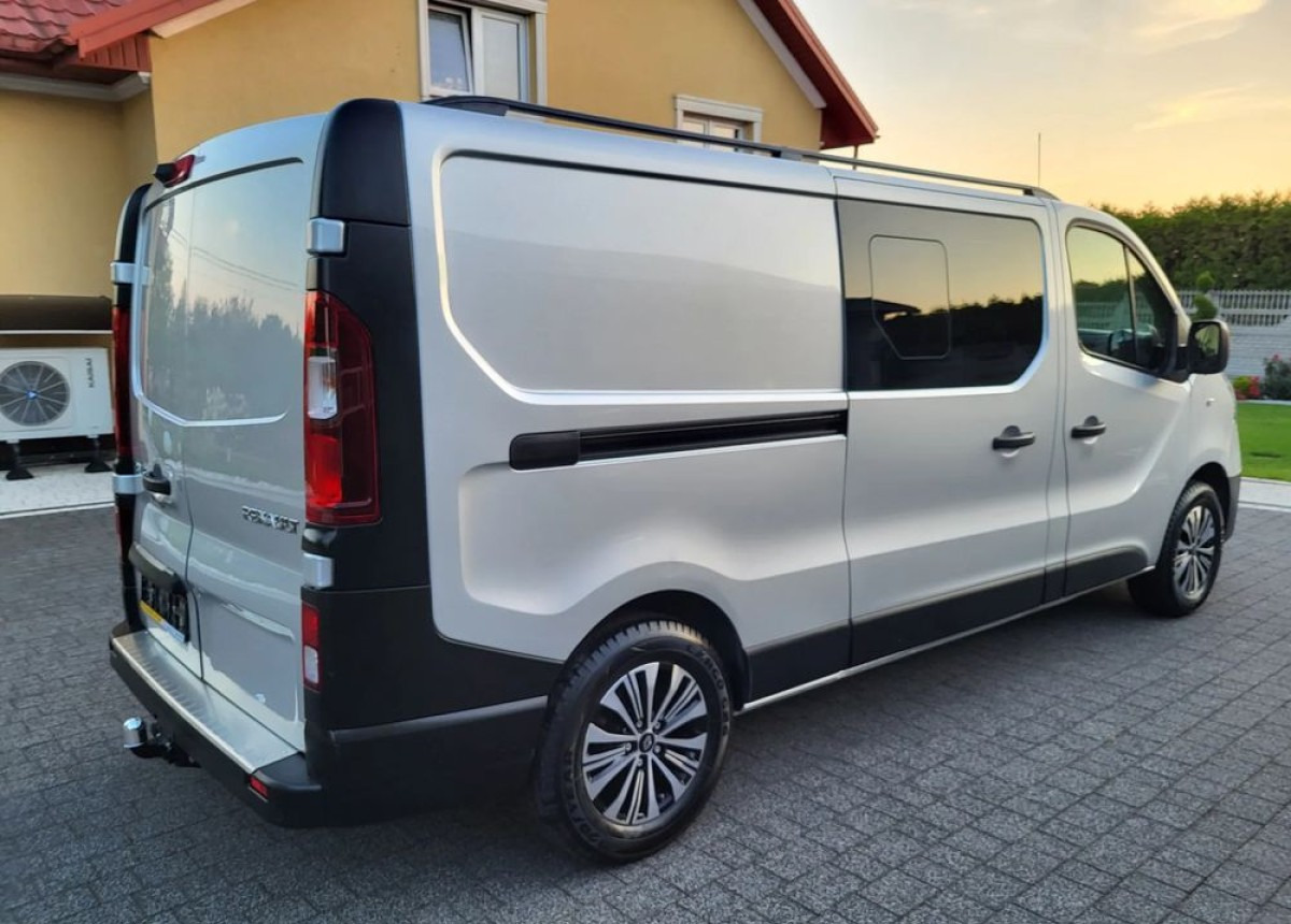 Arrendamiento de Renault Trafic 2.0 Doka Renault Trafic 2.0 Doka: foto 10