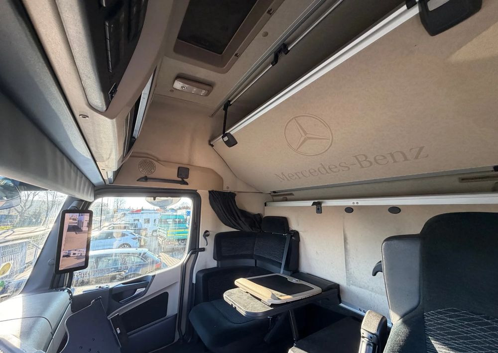 Camión lona Mercedes-Benz ACTROS 1845 Zestaw przestrzenny przejazdowy120m3: foto 11 Camión lona Mercedes-Benz ACTROS 1845 Zestaw przestrzenny przejazdowy120m3: foto 11