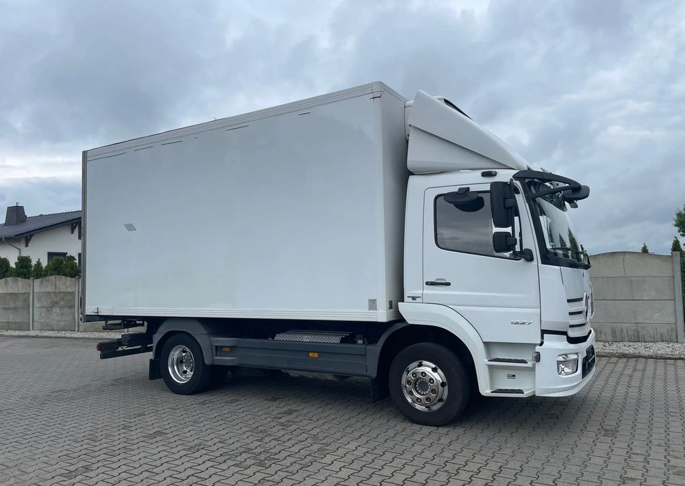 Mercedes-Benz ATEGO 1227 CHŁODNIA HAKOWA / HAKÓWKA - Camión frigorífico: foto 4 Mercedes-Benz ATEGO 1227 CHŁODNIA HAKOWA / HAKÓWKA - Camión frigorífico: foto 4
