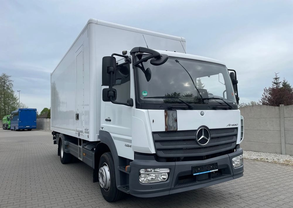 Mercedes-Benz ATEGO 1324, 15 EUROPALET, ŁADOWNOŚĆ 7,5 T - Camión caja cerrada: foto 4 Mercedes-Benz ATEGO 1324, 15 EUROPALET, ŁADOWNOŚĆ 7,5 T - Camión caja cerrada: foto 4
