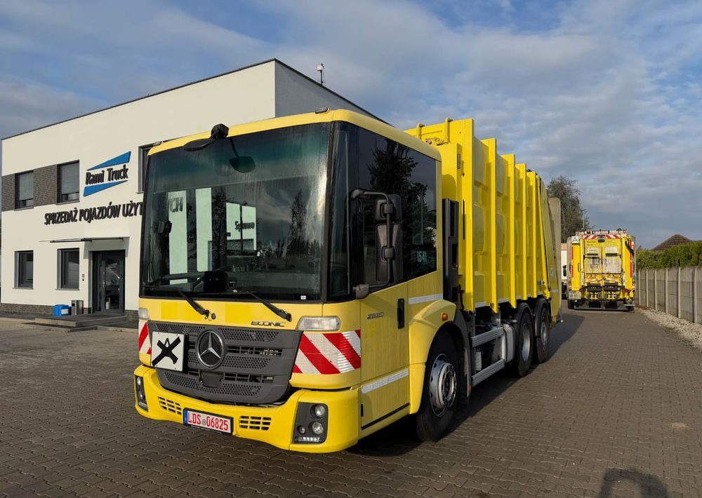 Mercedes-Benz ECONIC 2630, EURO6/ ŚMECIARKA/ ZOELLER/ DELTA - Camión de basura: foto 1 Mercedes-Benz ECONIC 2630, EURO6/ ŚMECIARKA/ ZOELLER/ DELTA - Camión de basura: foto 1