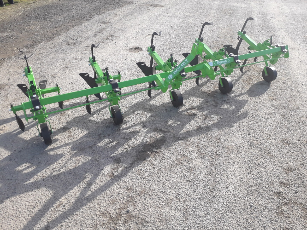 BOMET Bineuse Butteuse 4 rangs NORMA - Grada: foto 2 BOMET Bineuse Butteuse 4 rangs NORMA - Grada: foto 2