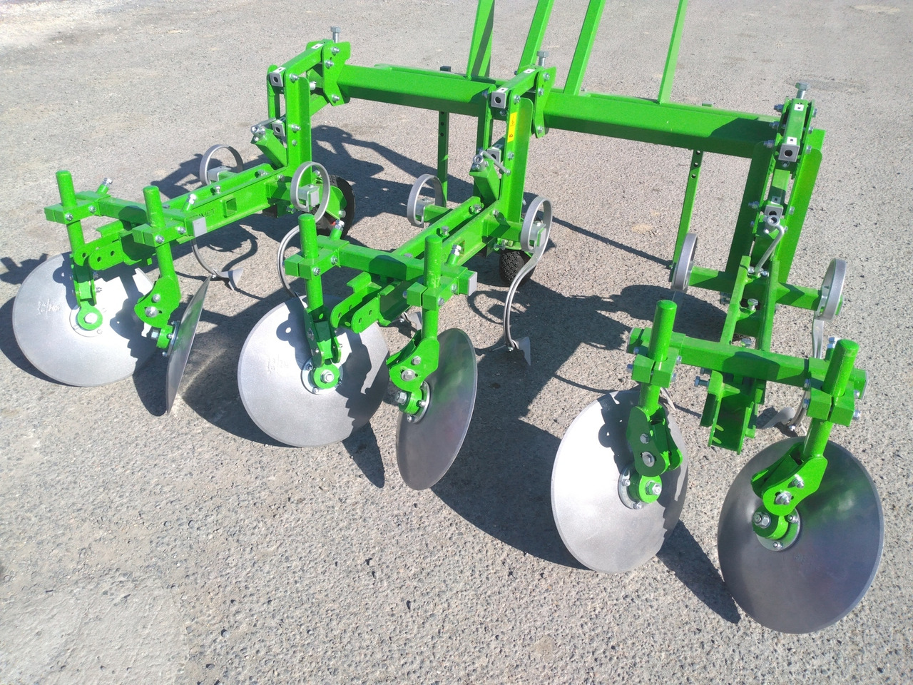 BOMET Butteuse à disques 2 rangs NEMBUS - Equipo para trabajo del suelo: foto 2 BOMET Butteuse à disques 2 rangs NEMBUS - Equipo para trabajo del suelo: foto 2