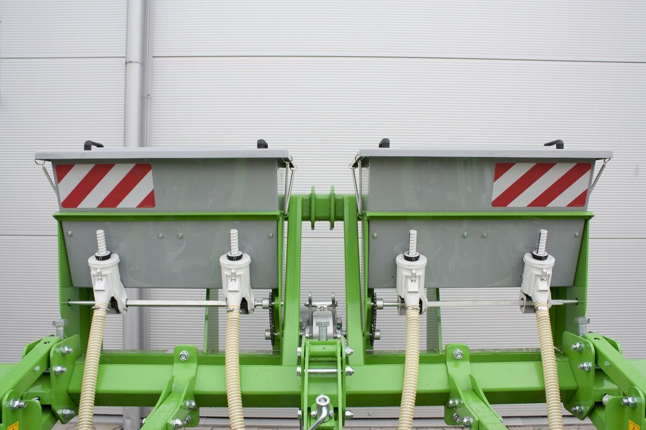 BOMET DISTRIBUTEUR ENGRAIS MINERAUX POUR BINEUSE 4 RANGS NEMBUS - Maquinaria para fertilización: foto 1 BOMET DISTRIBUTEUR ENGRAIS MINERAUX POUR BINEUSE 4 RANGS NEMBUS - Maquinaria para fertilización: foto 1