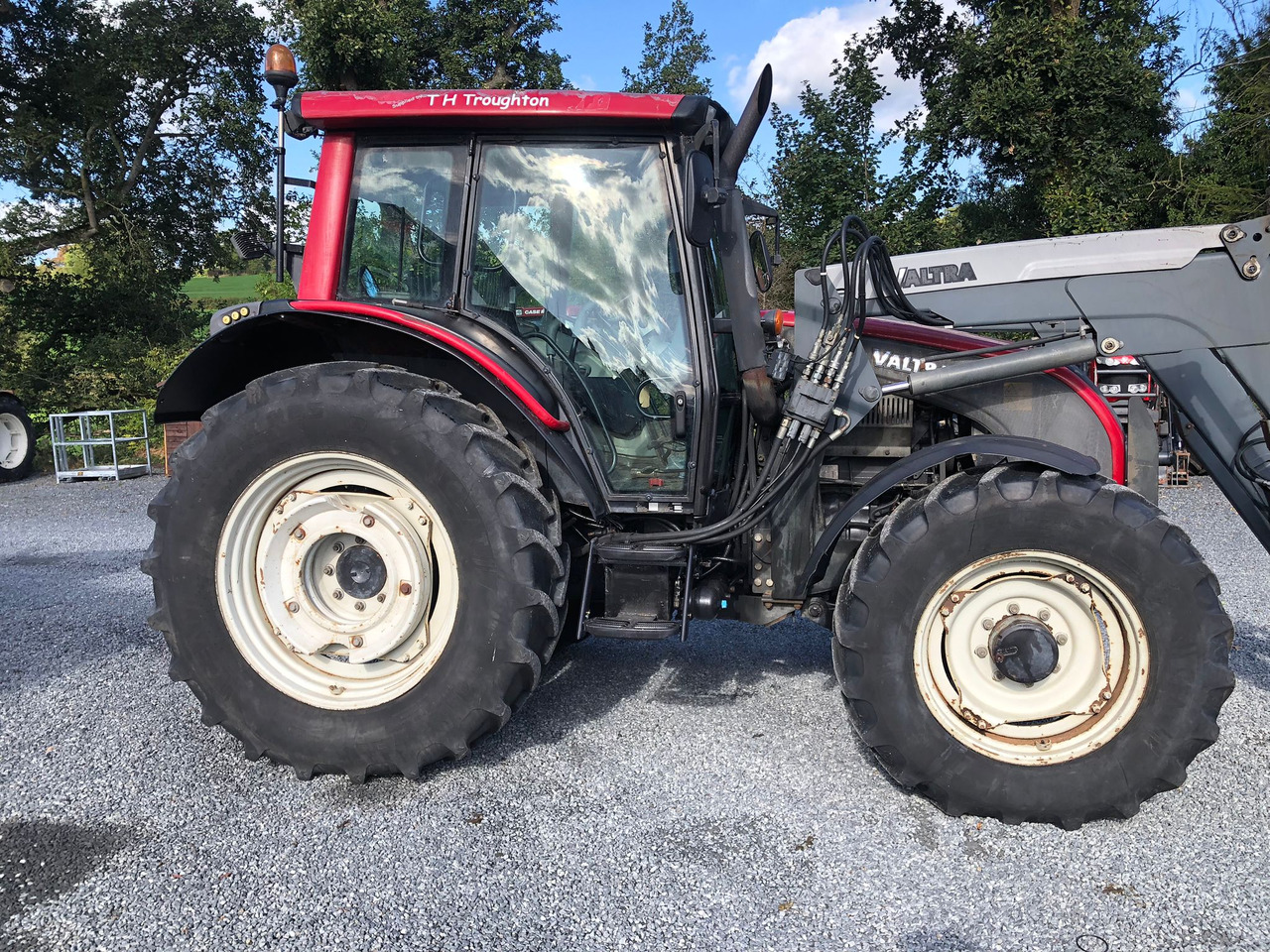 2006 Valtra N121 c/w front loader, 9700 Hrs - Tractor: foto 1 2006 Valtra N121 c/w front loader, 9700 Hrs - Tractor: foto 1