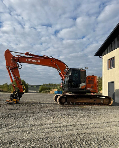 HitachiZX225USLC-7 + Engcon - Excavadora de cadenas: foto 2 HitachiZX225USLC-7 + Engcon - Excavadora de cadenas: foto 2
