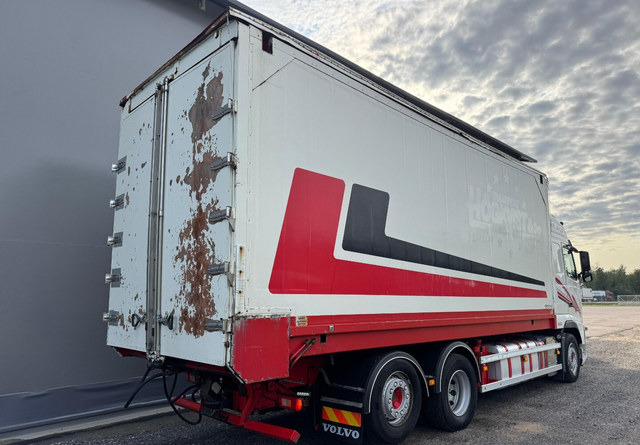 VolvoFH13 500 6x2 Ketjupurku + Rahtikaappi - Camión caja cerrada: foto 4 VolvoFH13 500 6x2 Ketjupurku + Rahtikaappi - Camión caja cerrada: foto 4