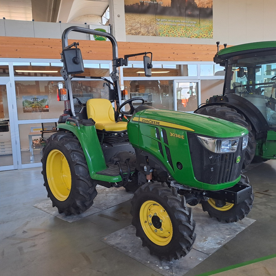 JOHN DEERE 3038E COMPATTO - Tractor: foto 3 JOHN DEERE 3038E COMPATTO - Tractor: foto 3