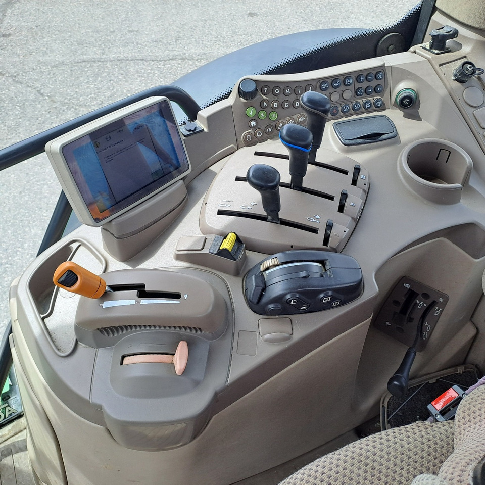 Tractor JOHN DEERE 6210R: foto 7