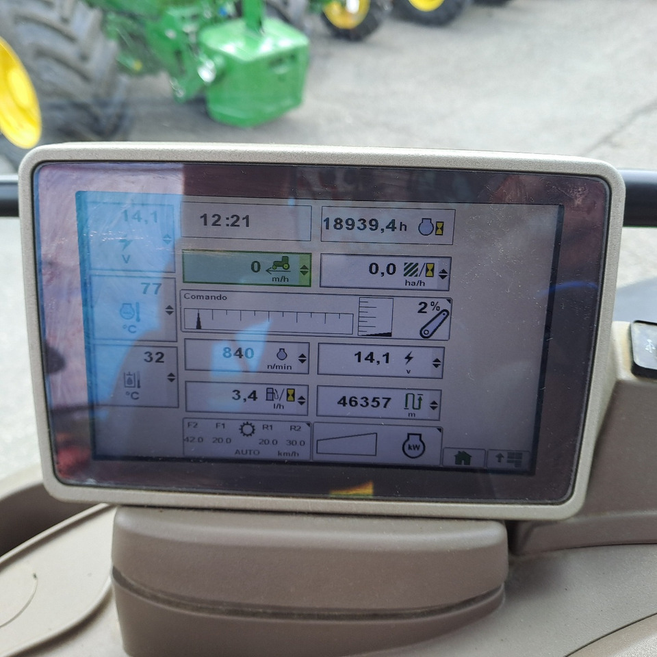 Tractor JOHN DEERE 6210R: foto 9