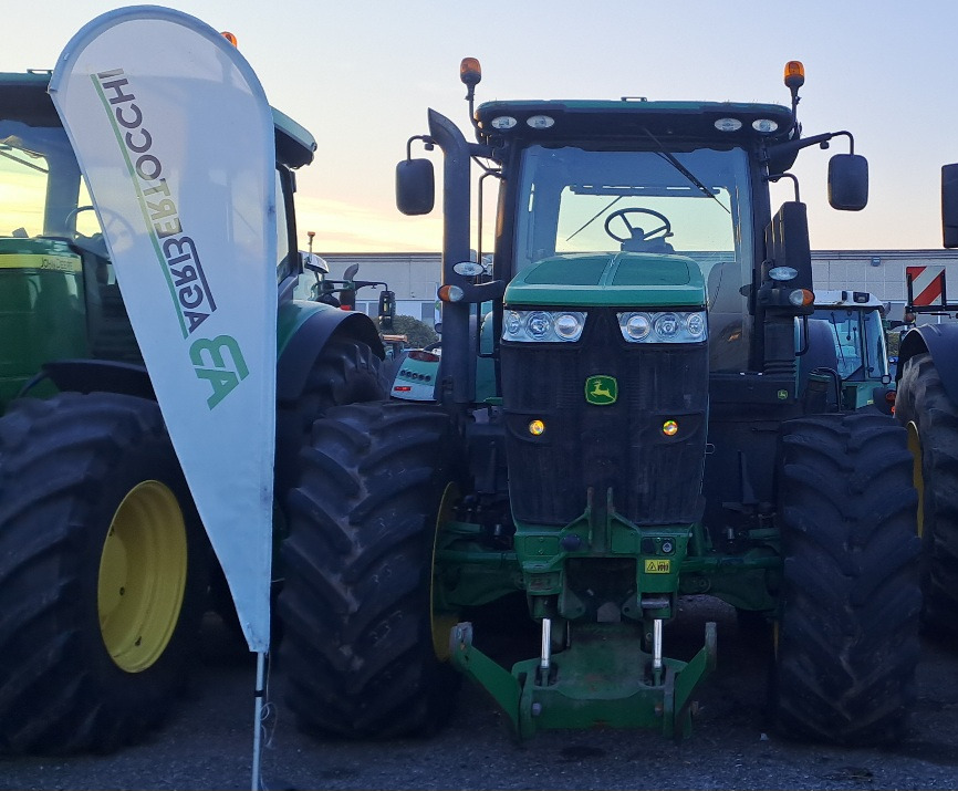 JOHN DEERE 7230R - Tractor: foto 2 JOHN DEERE 7230R - Tractor: foto 2