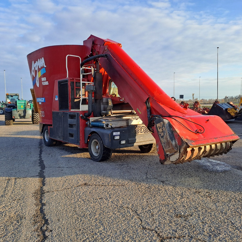 CARRO MISCELATORE SEMOVENTE AGM MIRAGE 200 - Otra maquinaria: foto 2 CARRO MISCELATORE SEMOVENTE AGM MIRAGE 200 - Otra maquinaria: foto 2