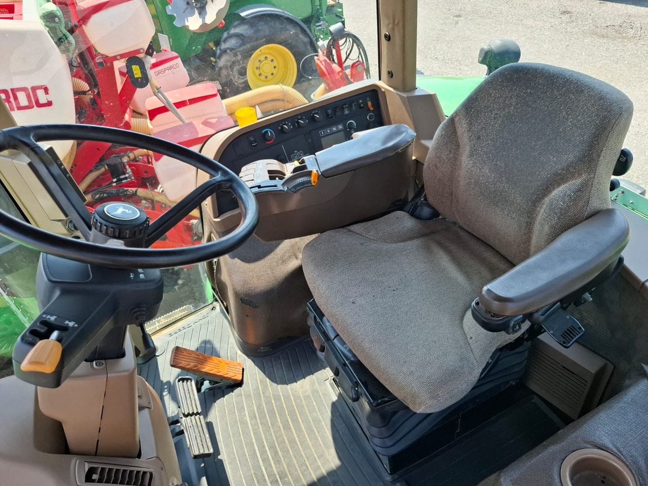 JOHN DEERE 8230 - ASTA AGRIBERTOCCHI - Otra maquinaria: foto 1 JOHN DEERE 8230 - ASTA AGRIBERTOCCHI - Otra maquinaria: foto 1