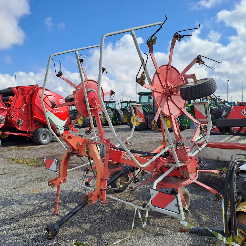 VOLTAFIENO LELY STABILO 600 - Henificadora: foto 1 VOLTAFIENO LELY STABILO 600 - Henificadora: foto 1