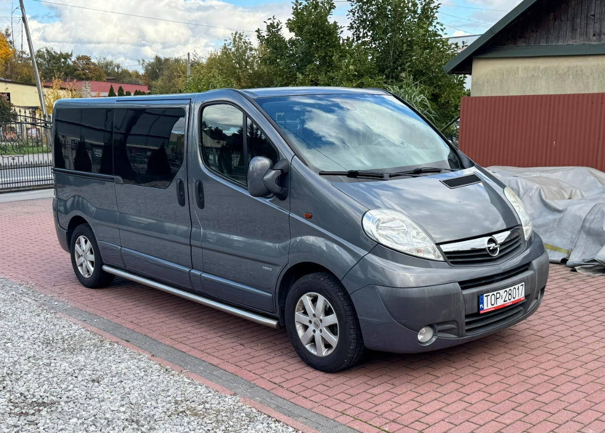 Opel Vivaro LONG 2.5 150KM Brygadówka Brygada Bezwypadkowy Super Stan FV23 - Furgoneta combi: foto 1 Opel Vivaro LONG 2.5 150KM Brygadówka Brygada Bezwypadkowy Super Stan FV23 - Furgoneta combi: foto 1