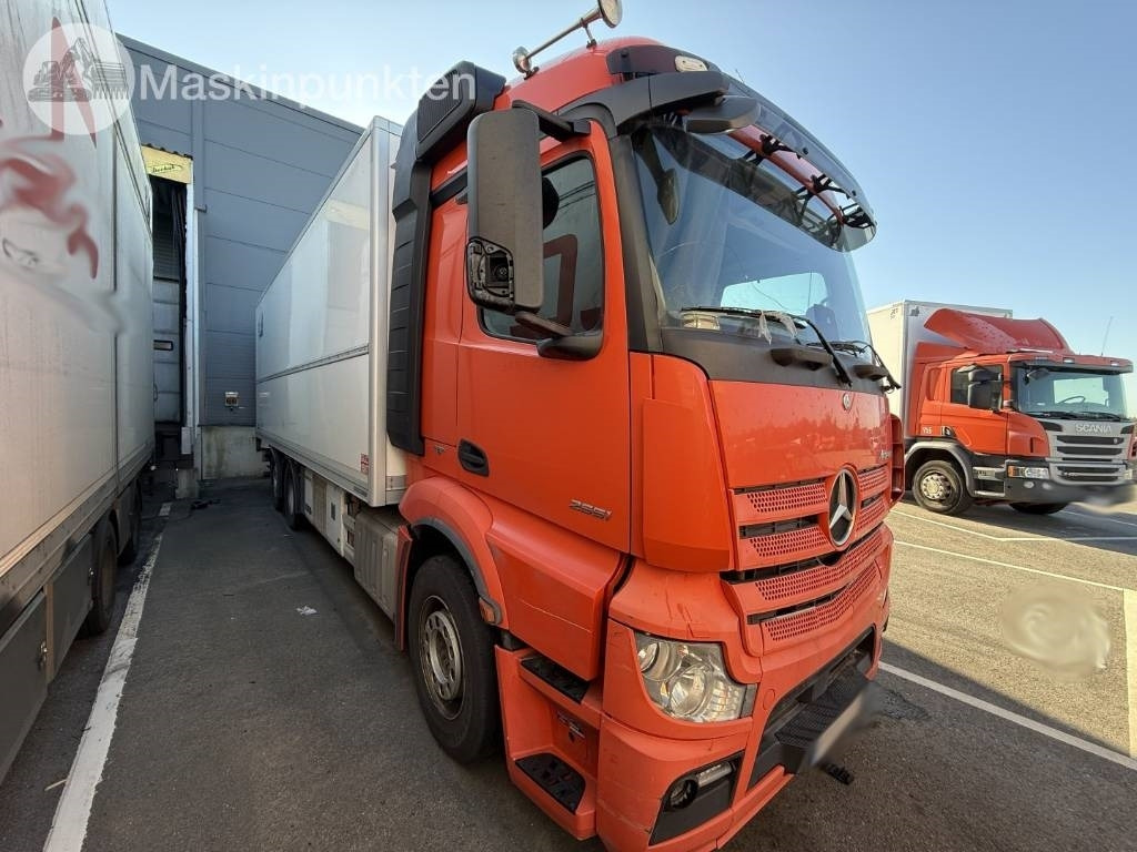 Mercedes-Benz Actros 2551  - Camión frigorífico: foto 3 Mercedes-Benz Actros 2551  - Camión frigorífico: foto 3