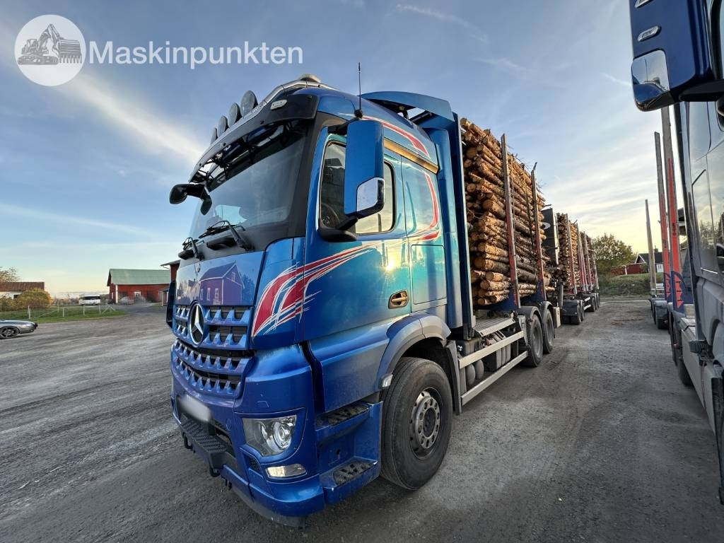 Mercedes-Benz Arocs 2858 timmerbil med kran - Camión forestal: foto 1 Mercedes-Benz Arocs 2858 timmerbil med kran - Camión forestal: foto 1