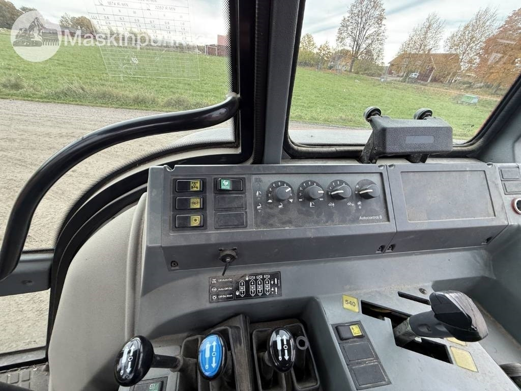 Tractor Valtra Valmet 8150-4: foto 17