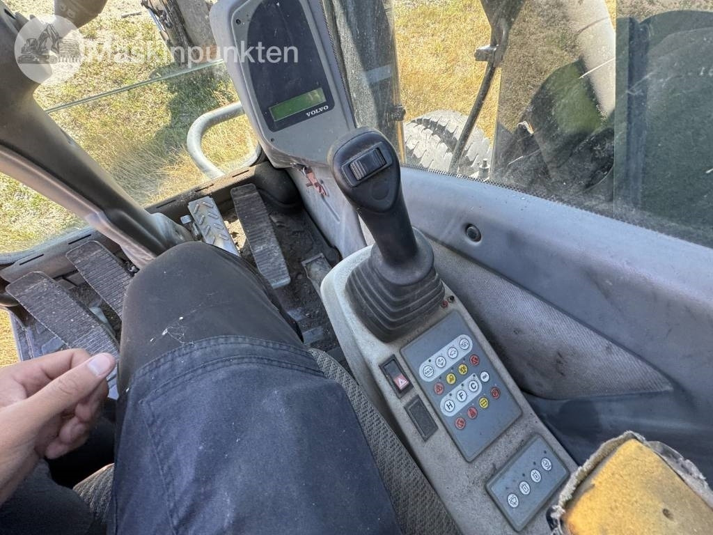 Excavadora de ruedas Volvo EW 140 B: foto 47