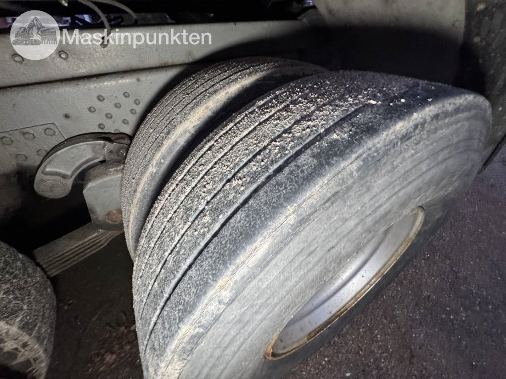 Camión volquete Volvo F 89-42: foto 18