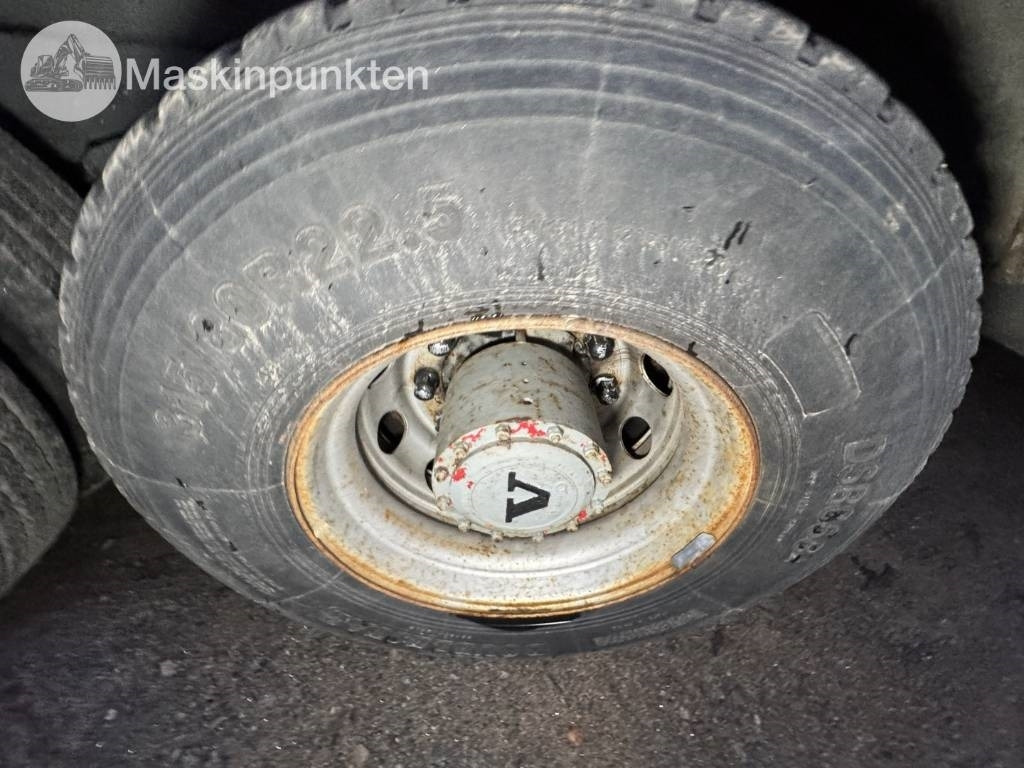 Camión volquete Volvo F 89-42: foto 26