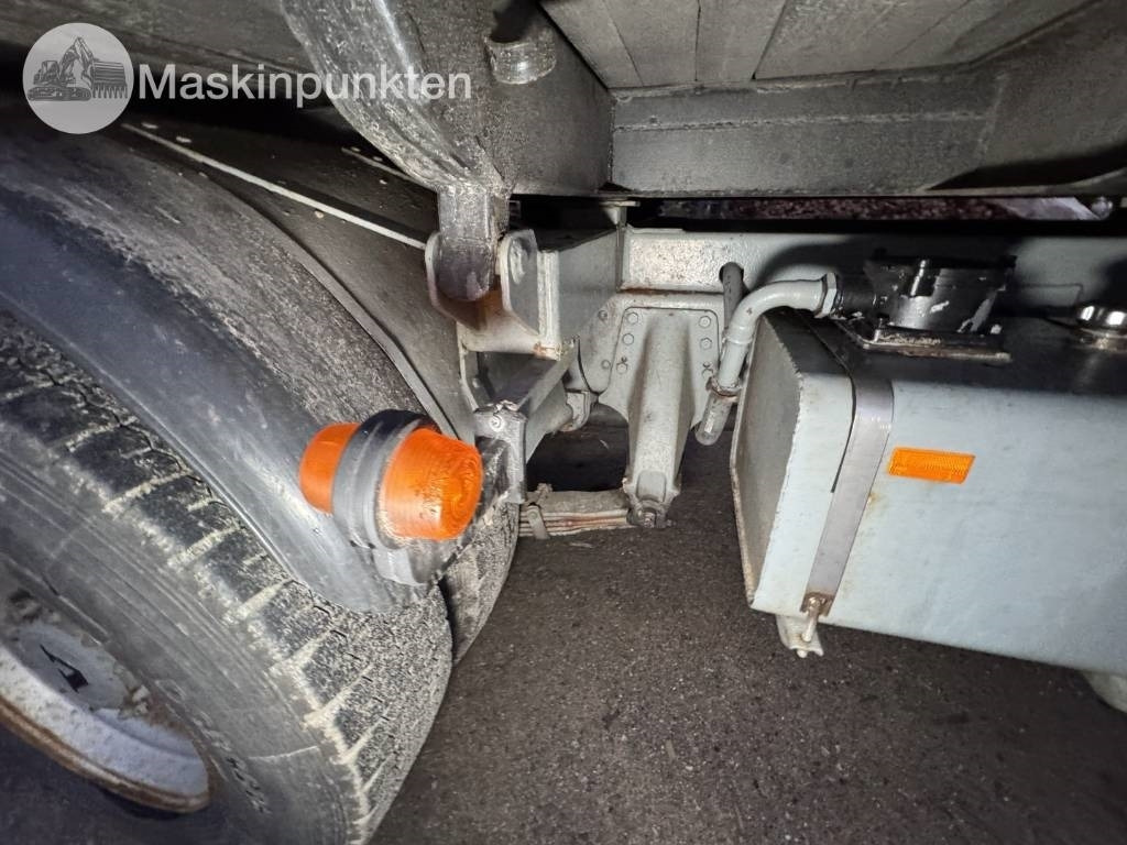 Camión volquete Volvo F 89-42: foto 27