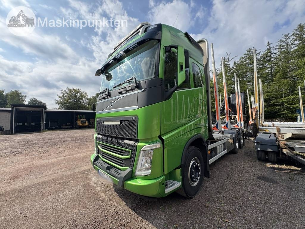Volvo FH 16 550 - Camión forestal: foto 1 Volvo FH 16 550 - Camión forestal: foto 1