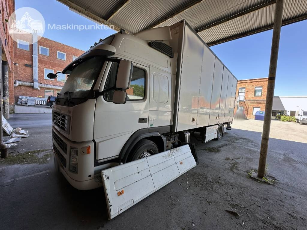 Volvo FM 300  - Camión caja cerrada: foto 1 Volvo FM 300  - Camión caja cerrada: foto 1