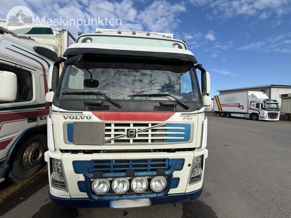 Volvo FM 440  - Camión caja cerrada: foto 2 Volvo FM 440  - Camión caja cerrada: foto 2