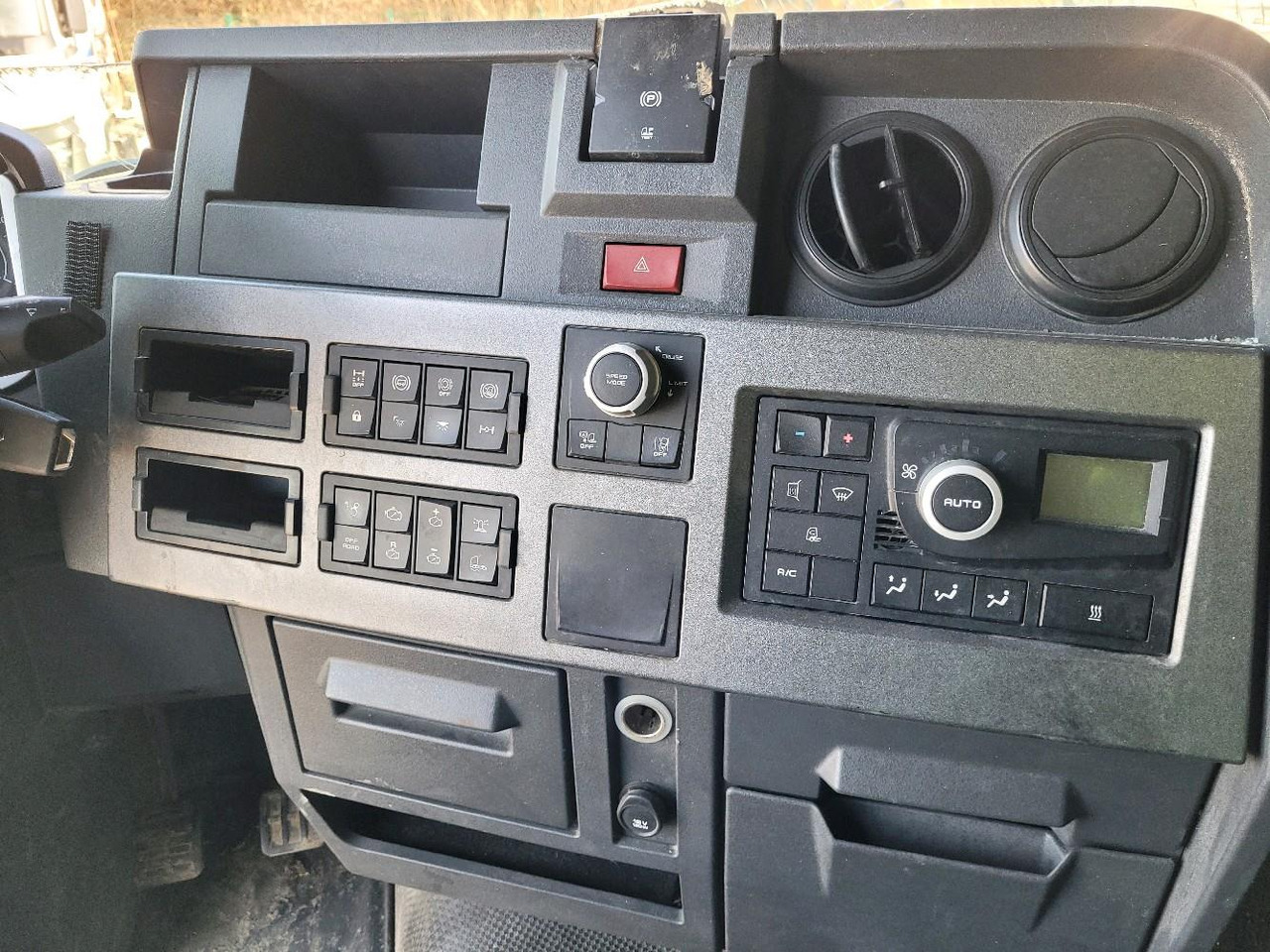 Cabeza tractora RENAULT T 480: foto 13