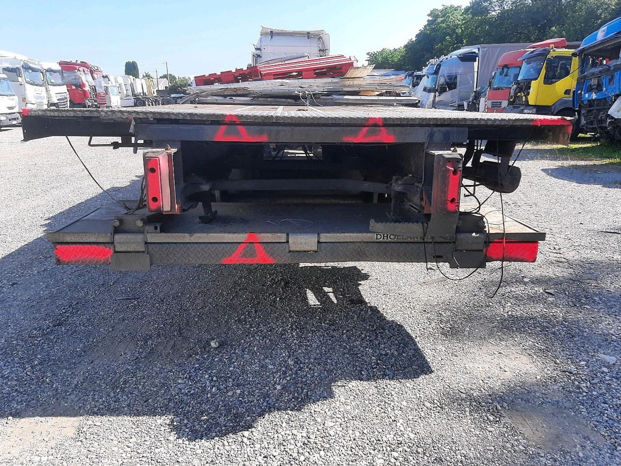 FRUEHAUF 3 ESSIEUX R580 - Semirremolque plataforma/ Caja abierta: foto 5 FRUEHAUF 3 ESSIEUX R580 - Semirremolque plataforma/ Caja abierta: foto 5