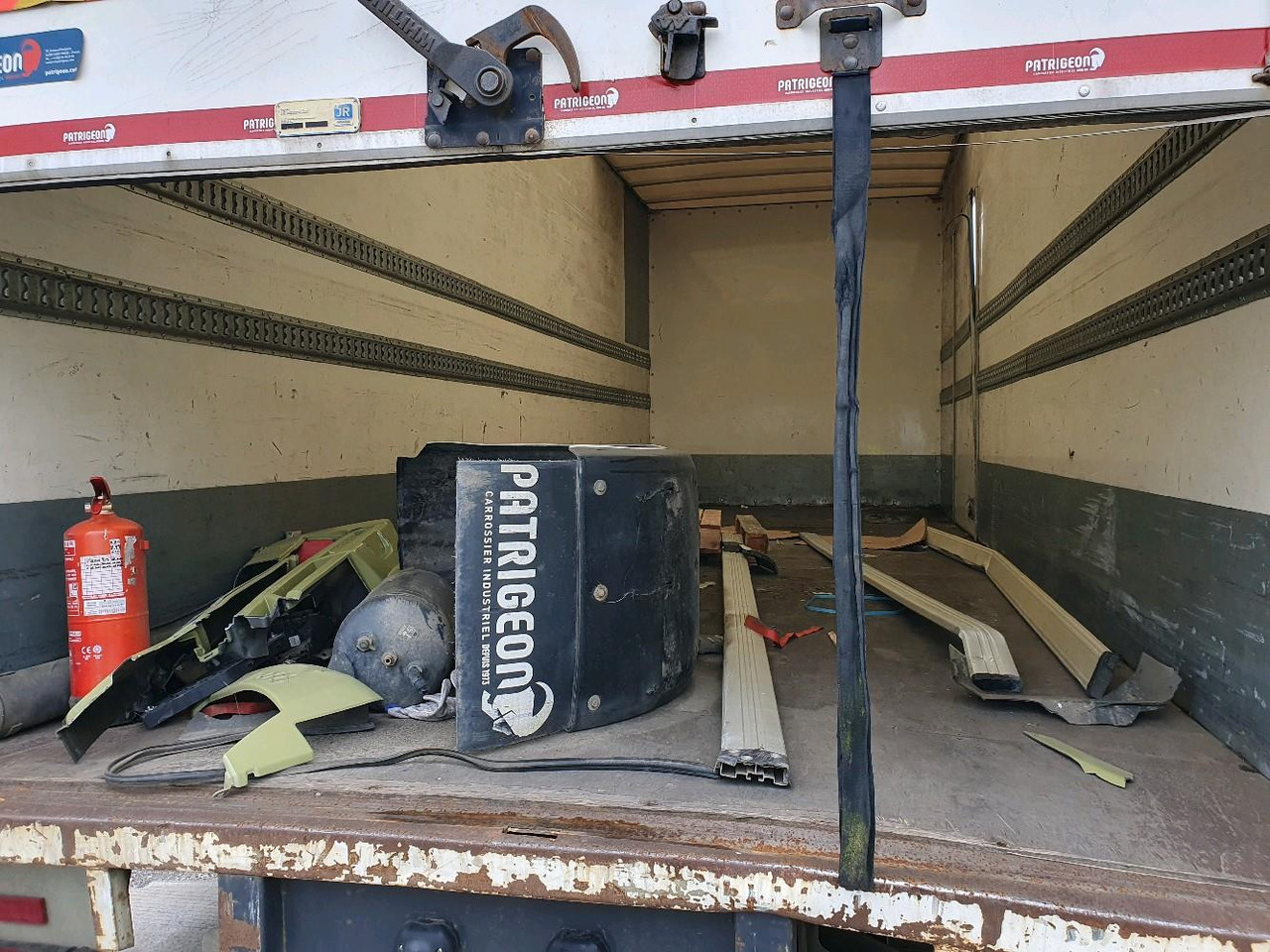 Arrendamiento de RENAULT D 12 DTI 215 RENAULT D 12 DTI 215: foto 6