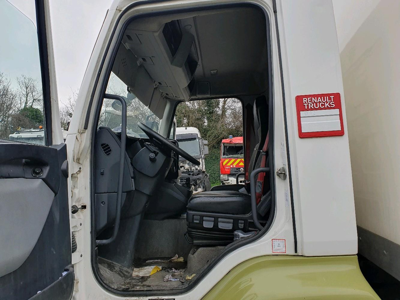 Arrendamiento de RENAULT D 12 DTI 215 RENAULT D 12 DTI 215: foto 10