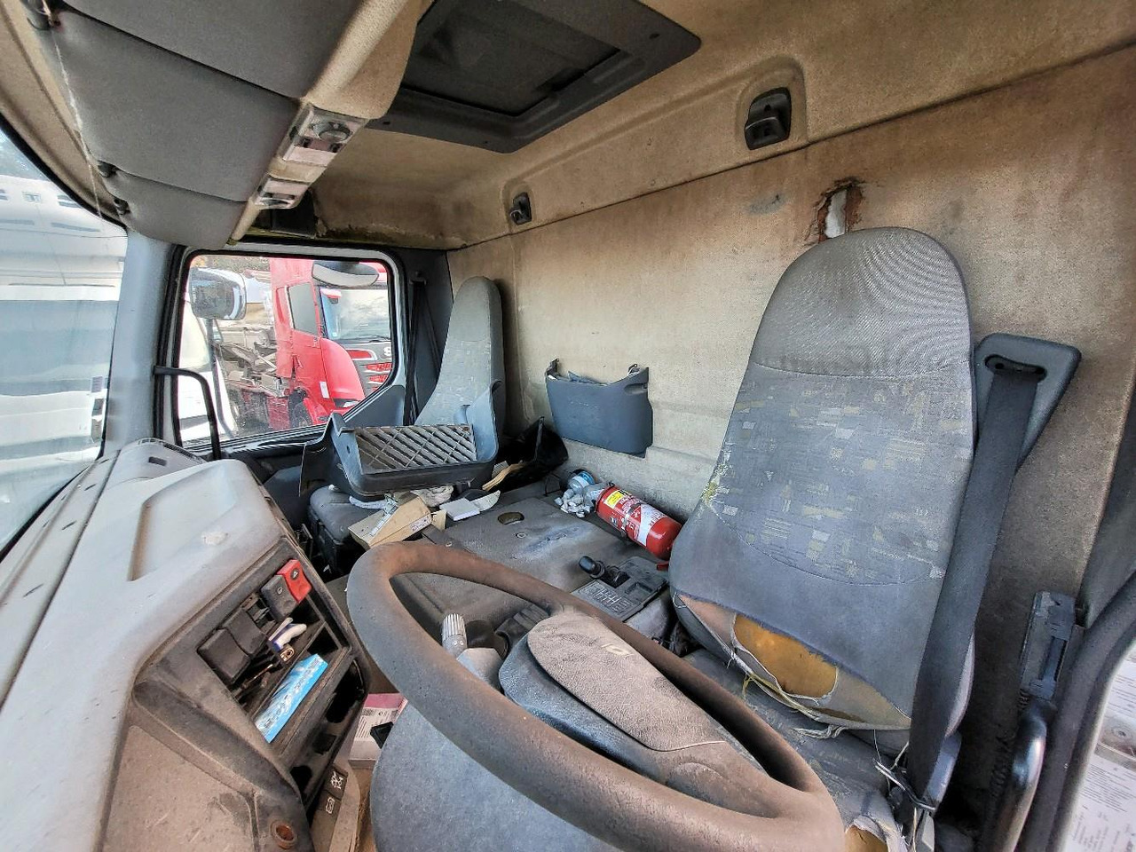 Camión cisterna RENAULT PREMIUM 210.19 CITERNE: foto 12 Camión cisterna RENAULT PREMIUM 210.19 CITERNE: foto 12