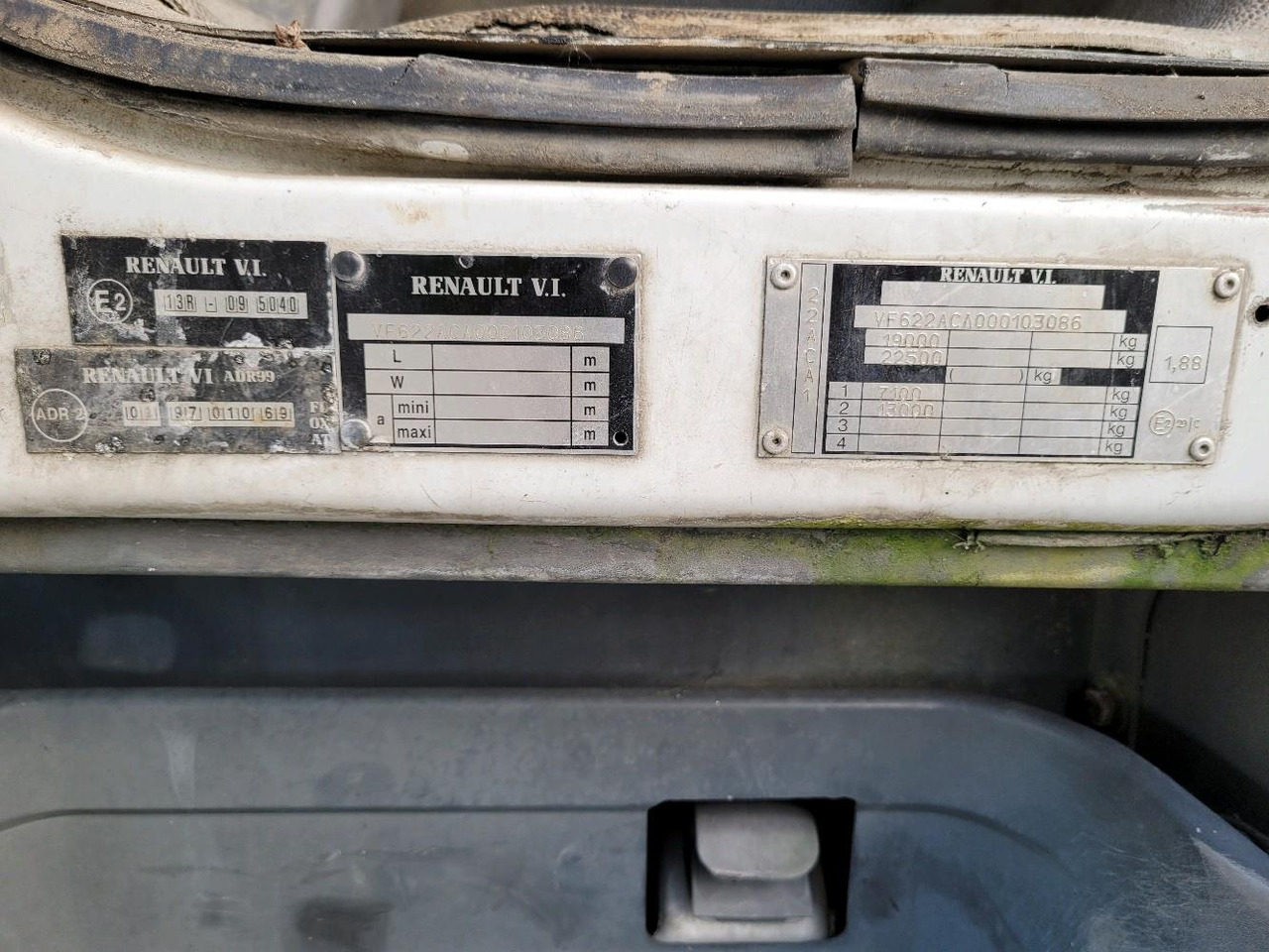 Camión cisterna RENAULT PREMIUM 210.19 CITERNE: foto 11 Camión cisterna RENAULT PREMIUM 210.19 CITERNE: foto 11