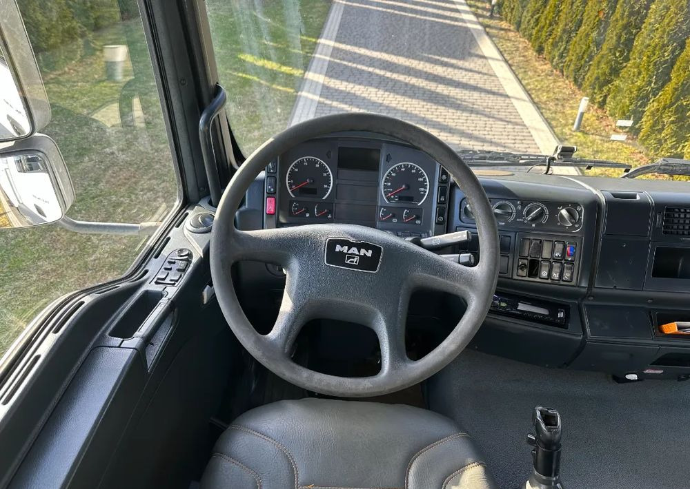 Arrendamiento de  MAN TGA 24.410 6x4 HIAB MANUAL MAN TGA 24.410 6x4 HIAB MANUAL: foto 13