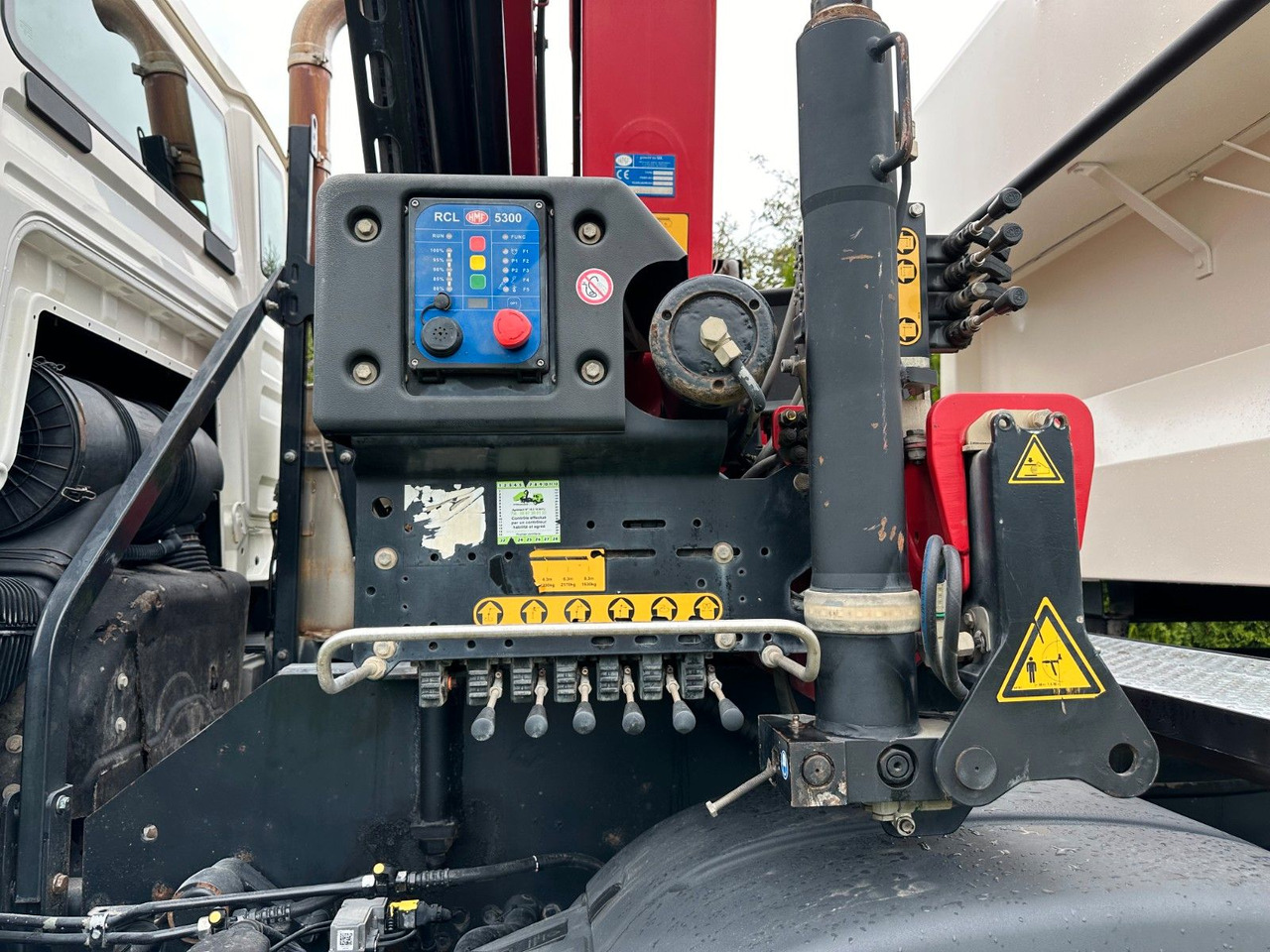 Arrendamiento de  MAN TGS 440 / 8x4 /CRANE HMF 1530/ TIPPER MAN TGS 440 / 8x4 /CRANE HMF 1530/ TIPPER: foto 11
