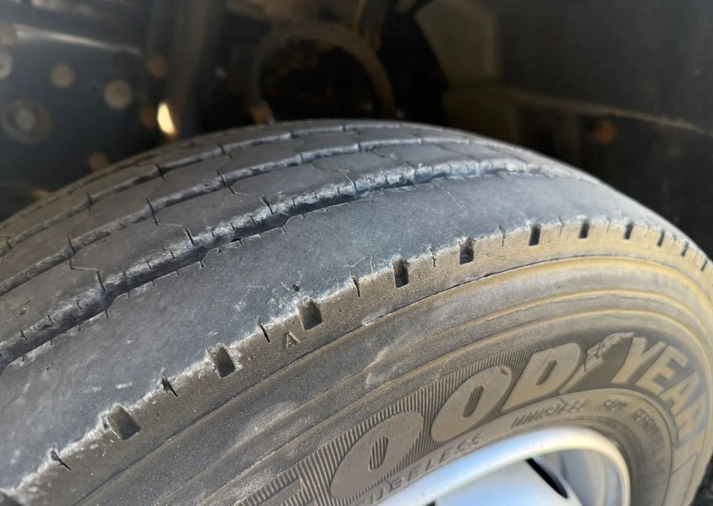 Camión volquete Renault MIDLUM 220 12 T WYWROTKA 6 MIEJSC: foto 16