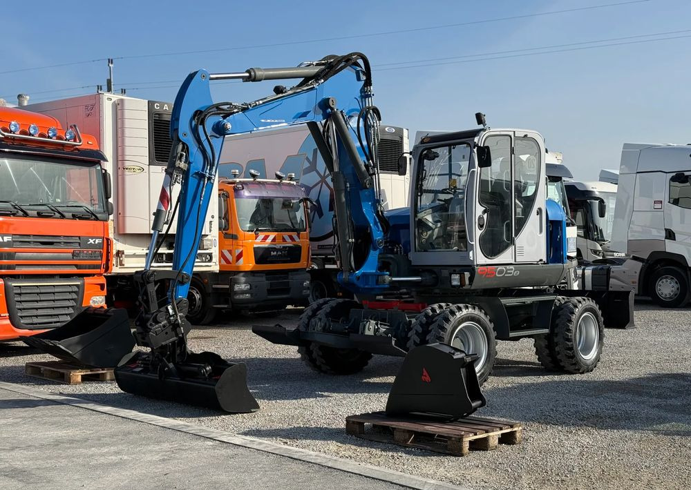 Wacker Neuson 9503-2 TRZY ŁYŻKI - Excavadora de ruedas: foto 1 Wacker Neuson 9503-2 TRZY ŁYŻKI - Excavadora de ruedas: foto 1