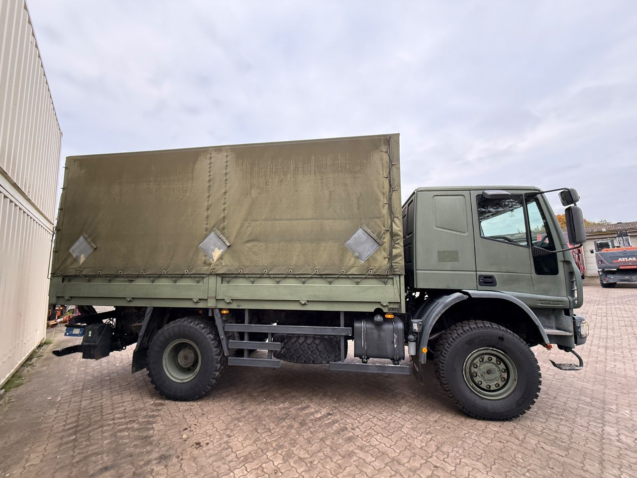 Iveco 140E24 4x4 / Armee /  / Camper - Camión lona: foto 5 Iveco 140E24 4x4 / Armee /  / Camper - Camión lona: foto 5