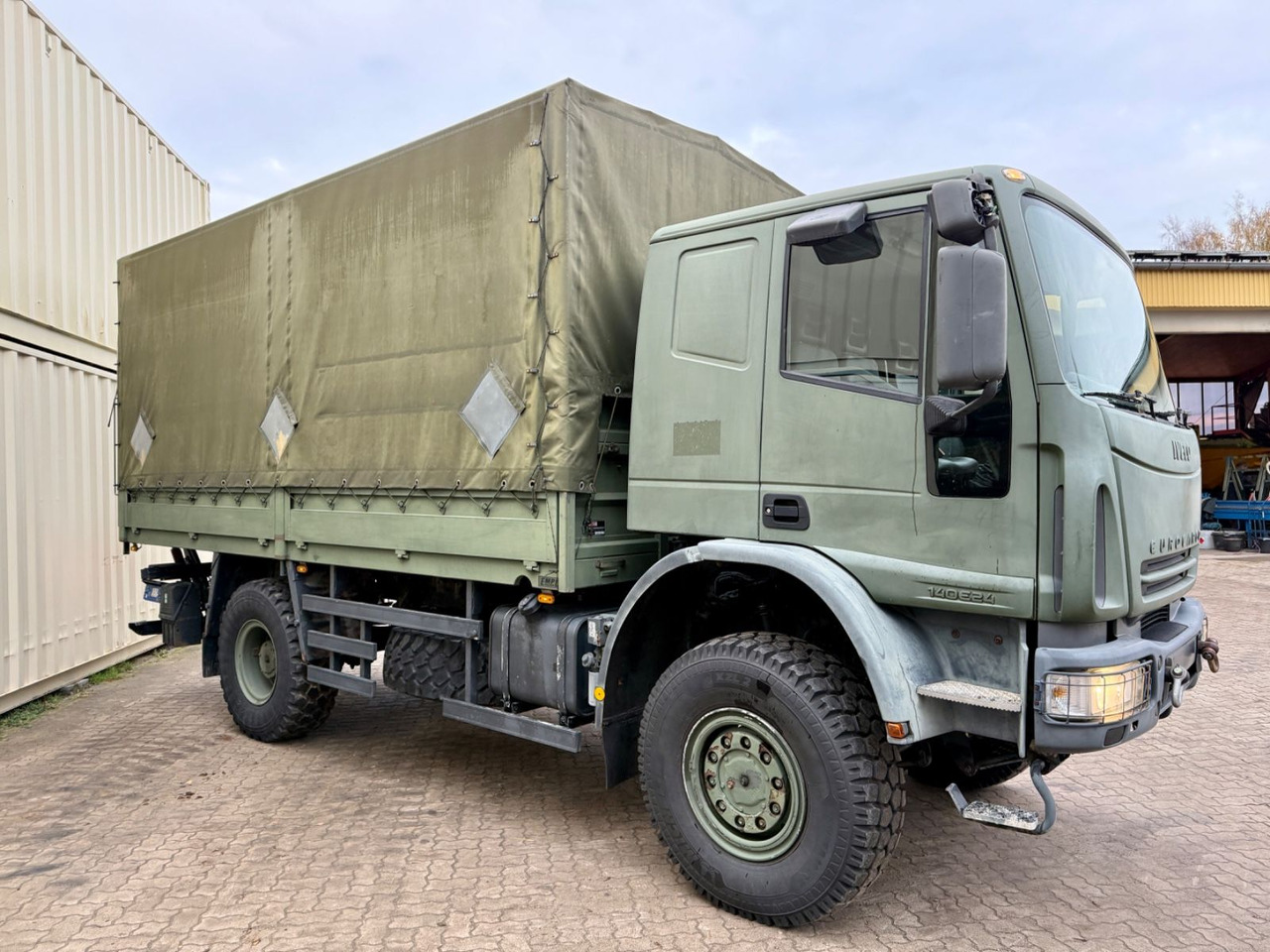 Iveco 140E24 4x4 / Armee /  / Camper - Camión lona: foto 2 Iveco 140E24 4x4 / Armee /  / Camper - Camión lona: foto 2