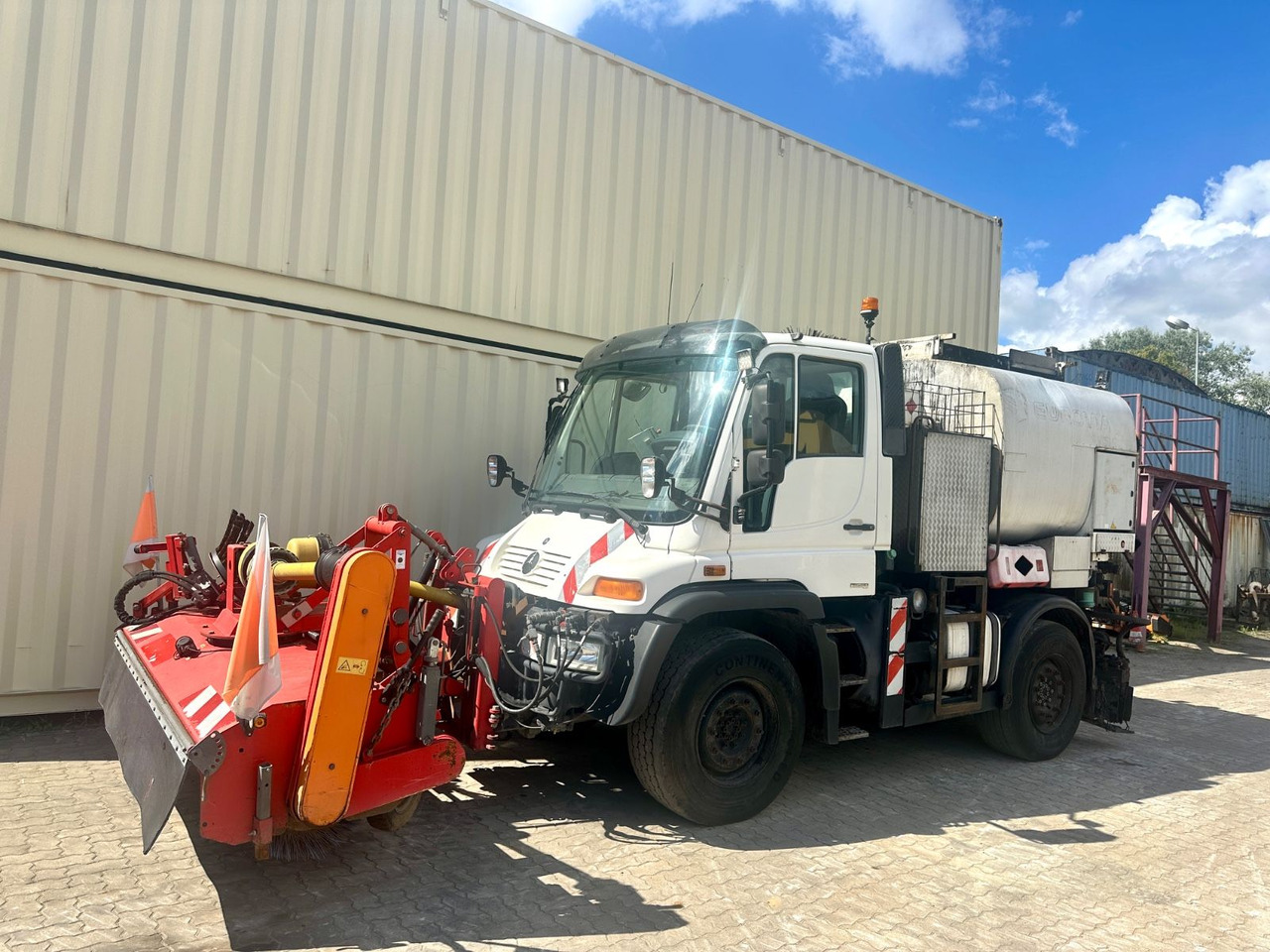 Unimog U400 Schäfer-Technic Bitum/Asphalt / TÜV 02/2026 - Construcción de carreteras: foto 1 Unimog U400 Schäfer-Technic Bitum/Asphalt / TÜV 02/2026 - Construcción de carreteras: foto 1
