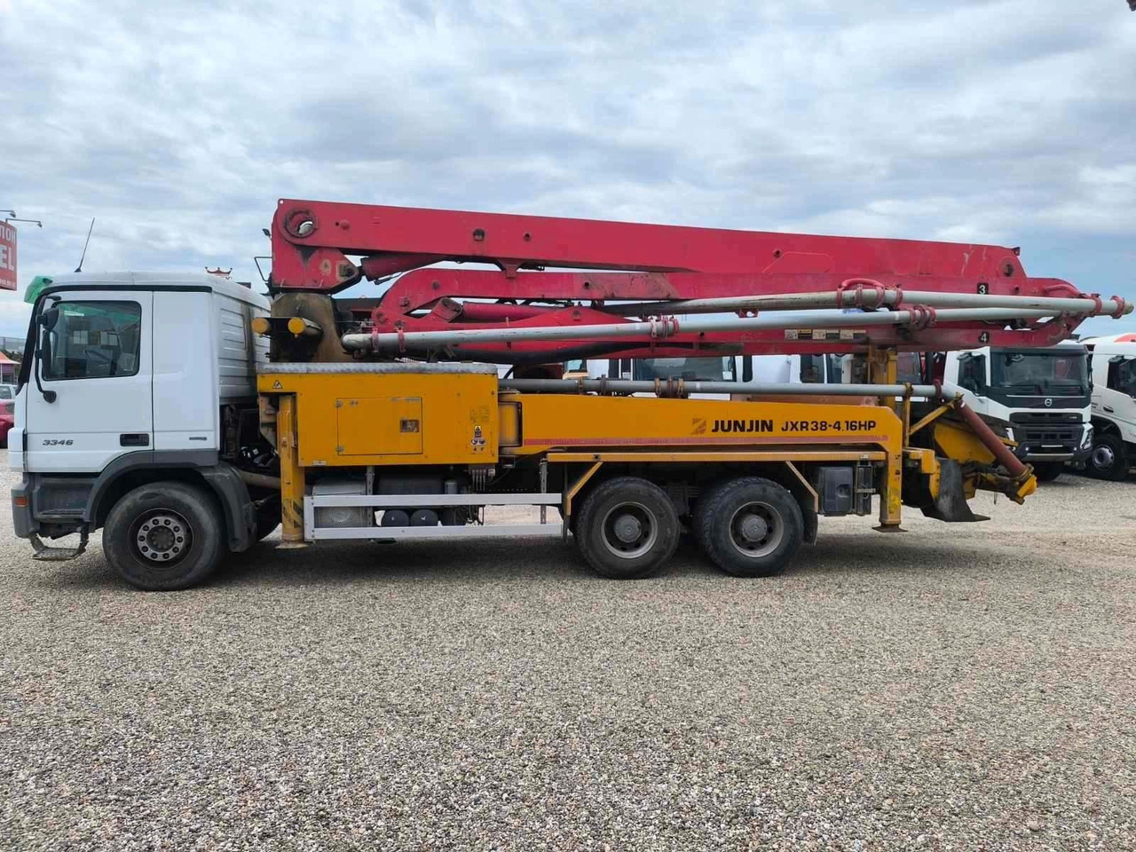 Mercedes-Benz ACTROS 3341 JUNJIN JXR 38-4 - Camión bomba de hormigón: foto 4 Mercedes-Benz ACTROS 3341 JUNJIN JXR 38-4 - Camión bomba de hormigón: foto 4