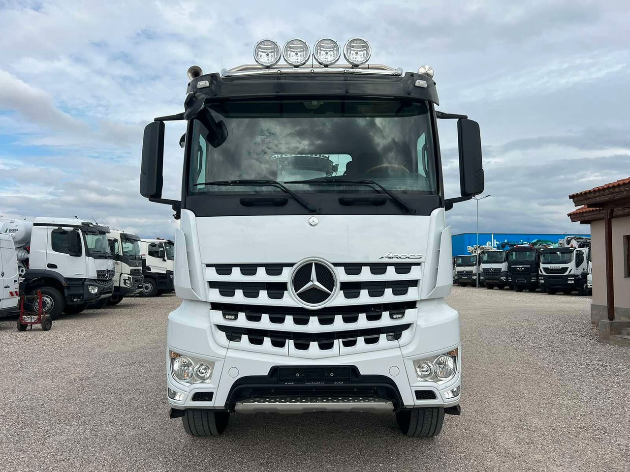 Mercedes-Benz AROCS 3251 CIFA MAGNUM MK28.4L - Camión hormigonera con bomba: foto 2 Mercedes-Benz AROCS 3251 CIFA MAGNUM MK28.4L - Camión hormigonera con bomba: foto 2