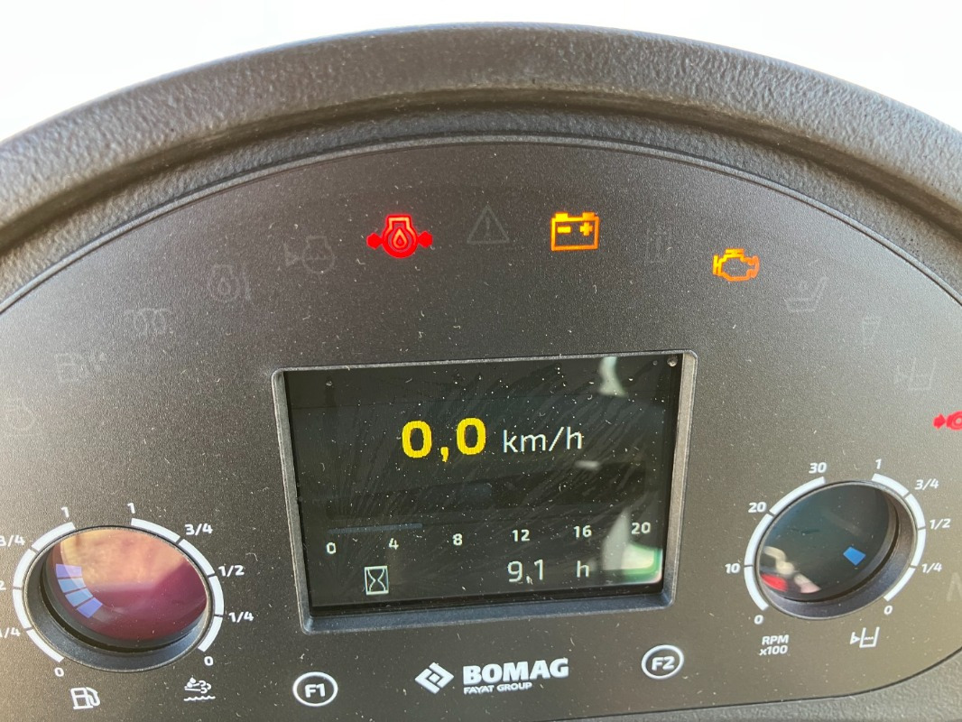 BOMAG DE BW 151 AD-50 Stage IIIa/Tier 4i - Apisonadora de asfalto: foto 5 BOMAG DE BW 151 AD-50 Stage IIIa/Tier 4i - Apisonadora de asfalto: foto 5